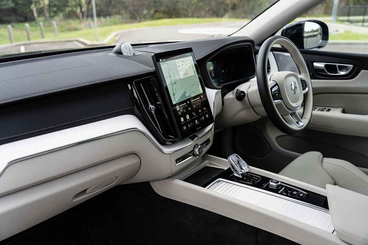 2025 Volvo XC60 Ultra B5 Dark
