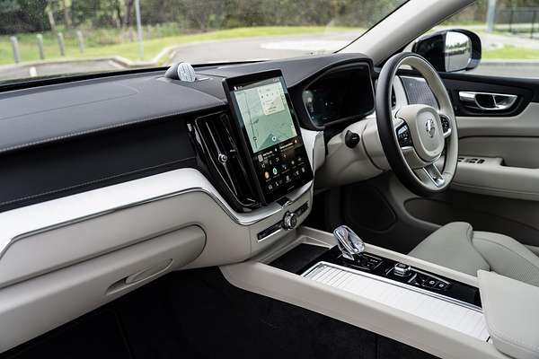 2025 Volvo XC60 Ultra B5 Dark