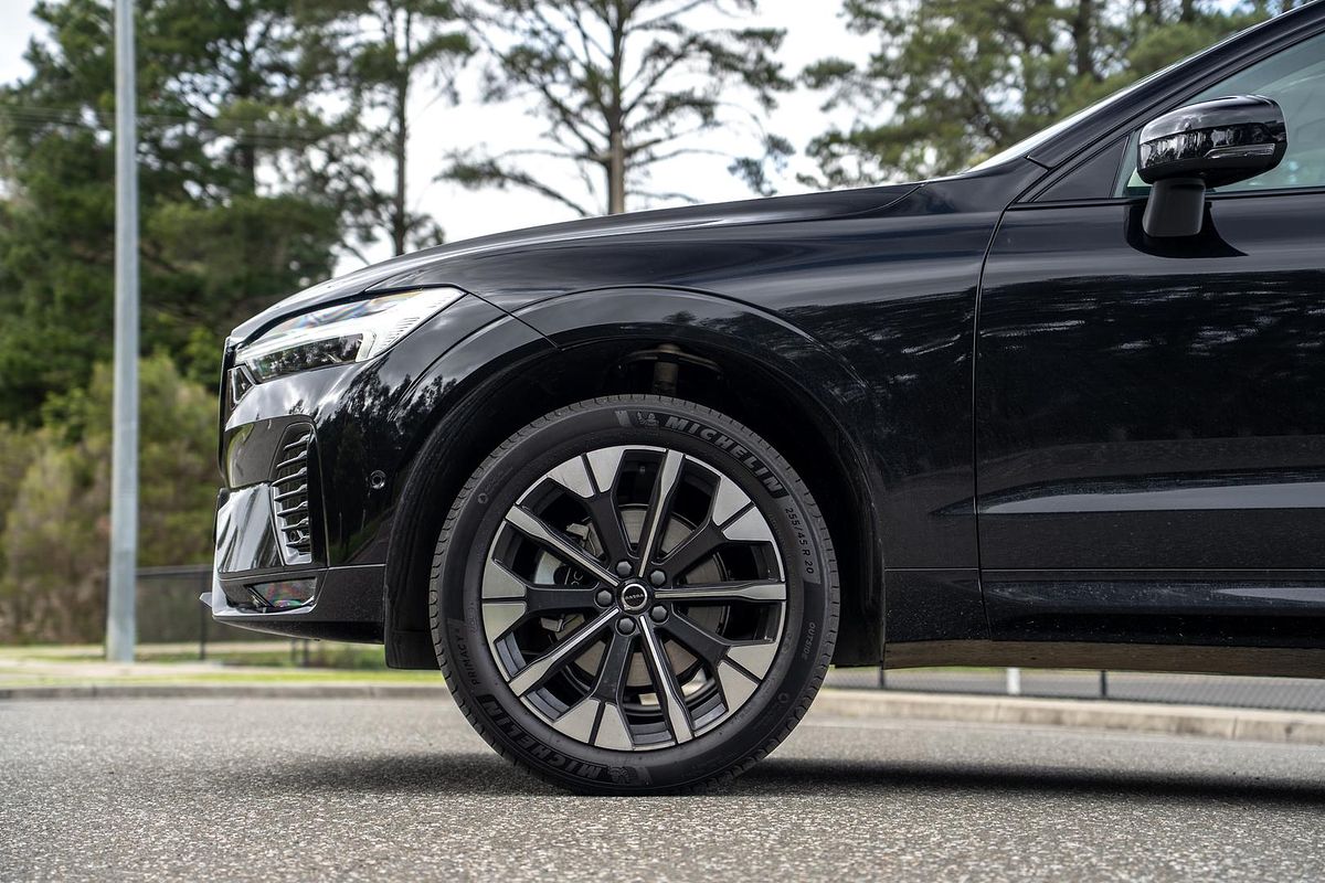 2025 Volvo XC60 Ultra B5 Dark