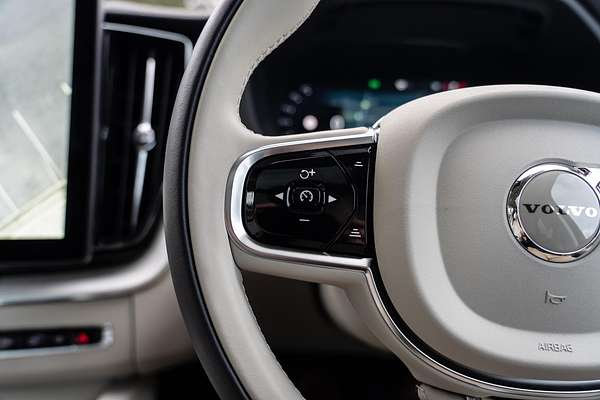 2025 Volvo XC60 Ultra B5 Dark