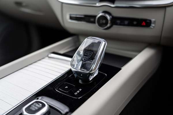 2025 Volvo XC60 Ultra B5 Dark