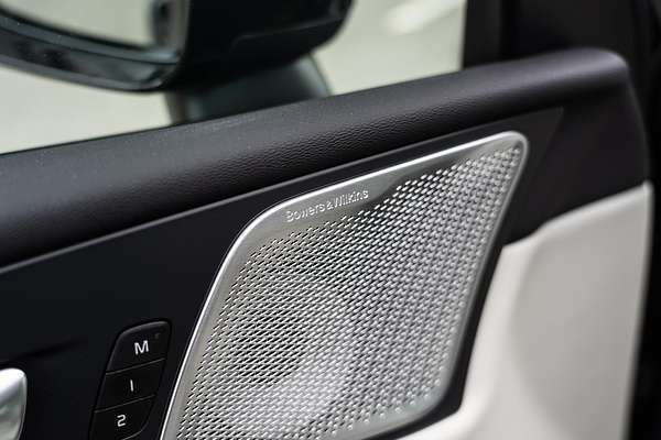 2025 Volvo XC60 Ultra B5 Dark