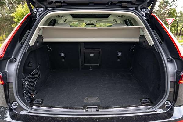 2025 Volvo XC60 Ultra B5 Dark