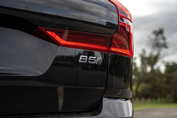 2025 Volvo XC60 Ultra B5 Dark