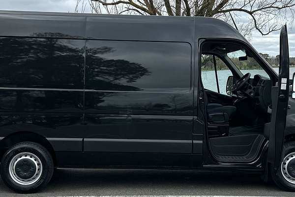 2025 Renault Master Pro 110kW X62 Phase 2 MWB Mid Roof