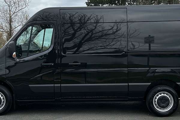 2025 Renault Master Pro 110kW X62 Phase 2 MWB Mid Roof
