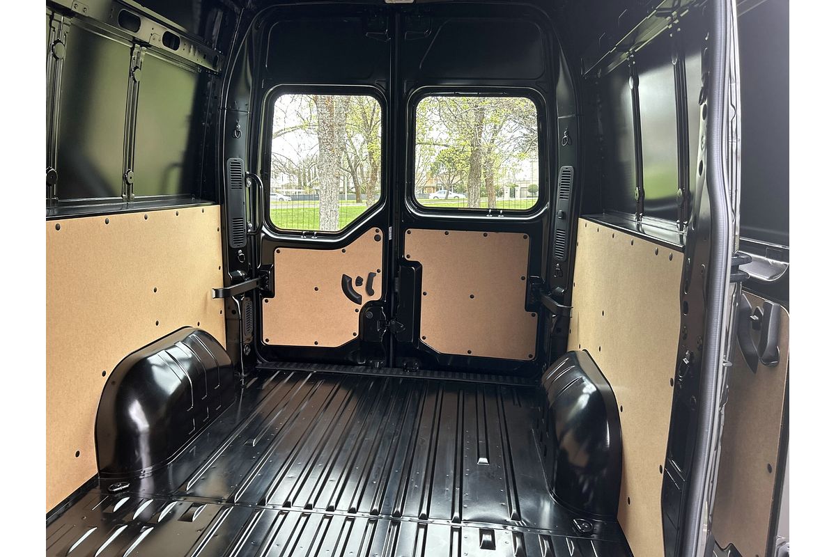 2025 Renault Master Pro 110kW X62 Phase 2 MWB Mid Roof