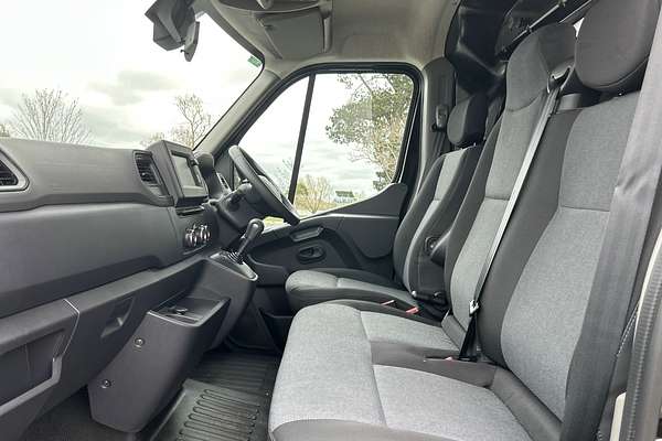 2025 Renault Master Pro 110kW X62 Phase 2 MWB Mid Roof