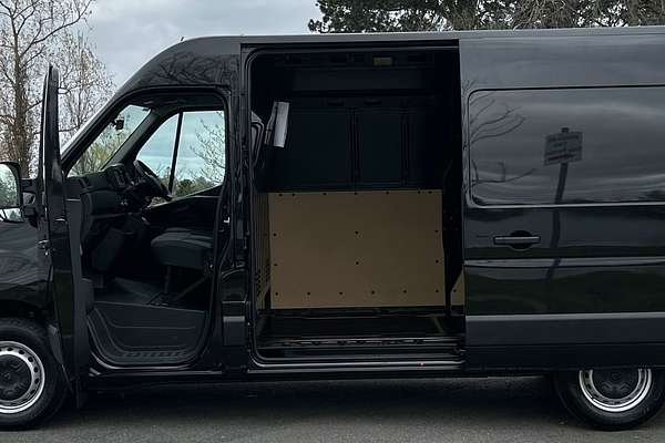 2025 Renault Master Pro 110kW X62 Phase 2 MWB Mid Roof