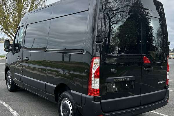 2025 Renault Master Pro 110kW X62 Phase 2 MWB Mid Roof