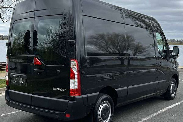 2025 Renault Master Pro 110kW X62 Phase 2 MWB Mid Roof