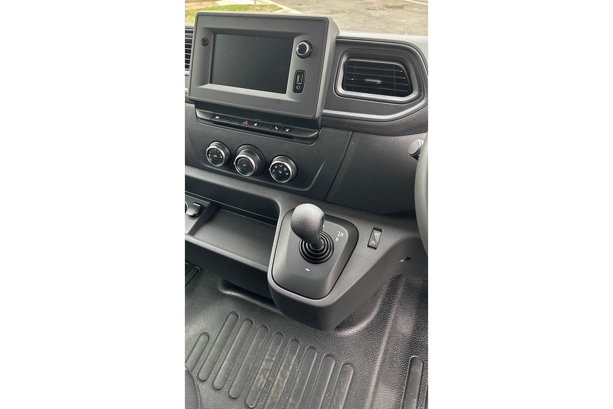 2025 Renault Master Pro 110kW X62 Phase 2 MWB Mid Roof