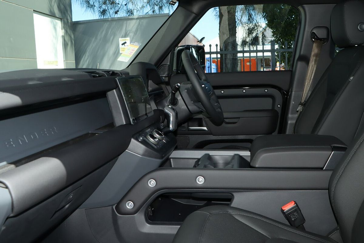 2025 Land Rover Defender 110 D350 X-Dynamic SE L663