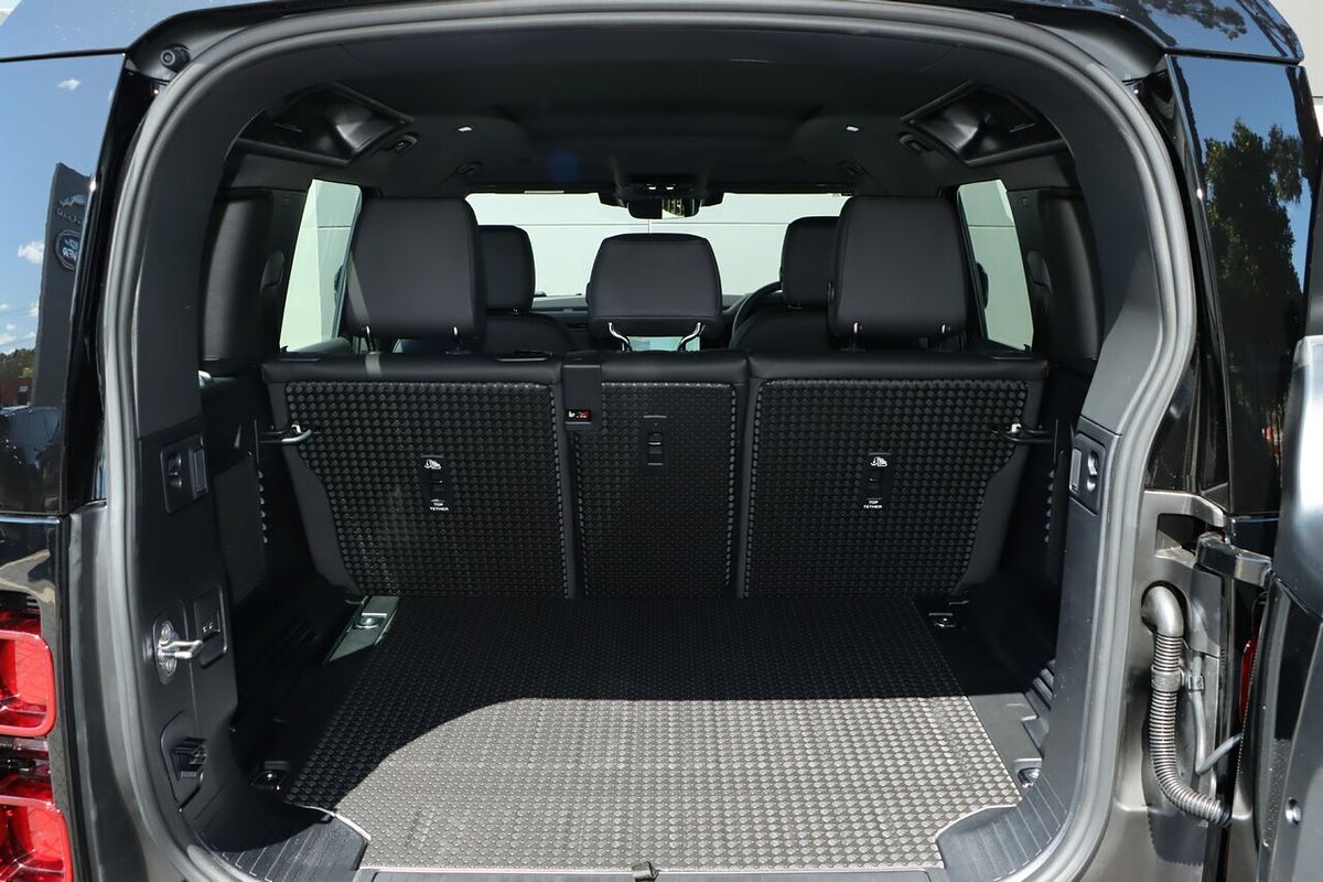 2025 Land Rover Defender 110 D350 X-Dynamic SE L663