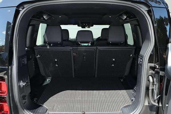 2025 Land Rover Defender 110 D350 X-Dynamic SE L663