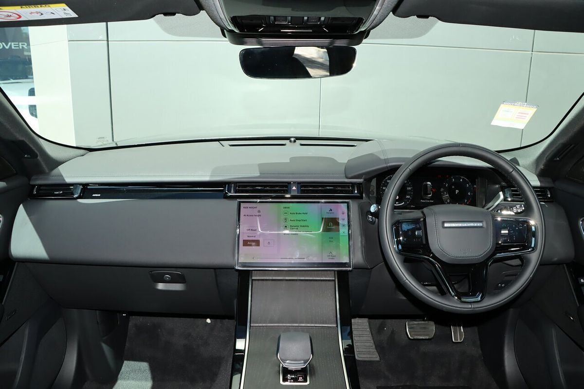 2025 Land Rover Range Rover Velar P250 Dynamic SE L560