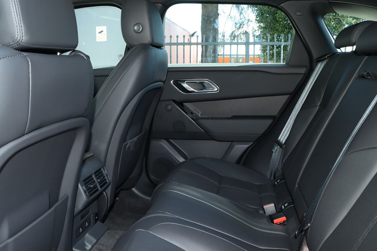 2025 Land Rover Range Rover Velar P250 Dynamic SE L560