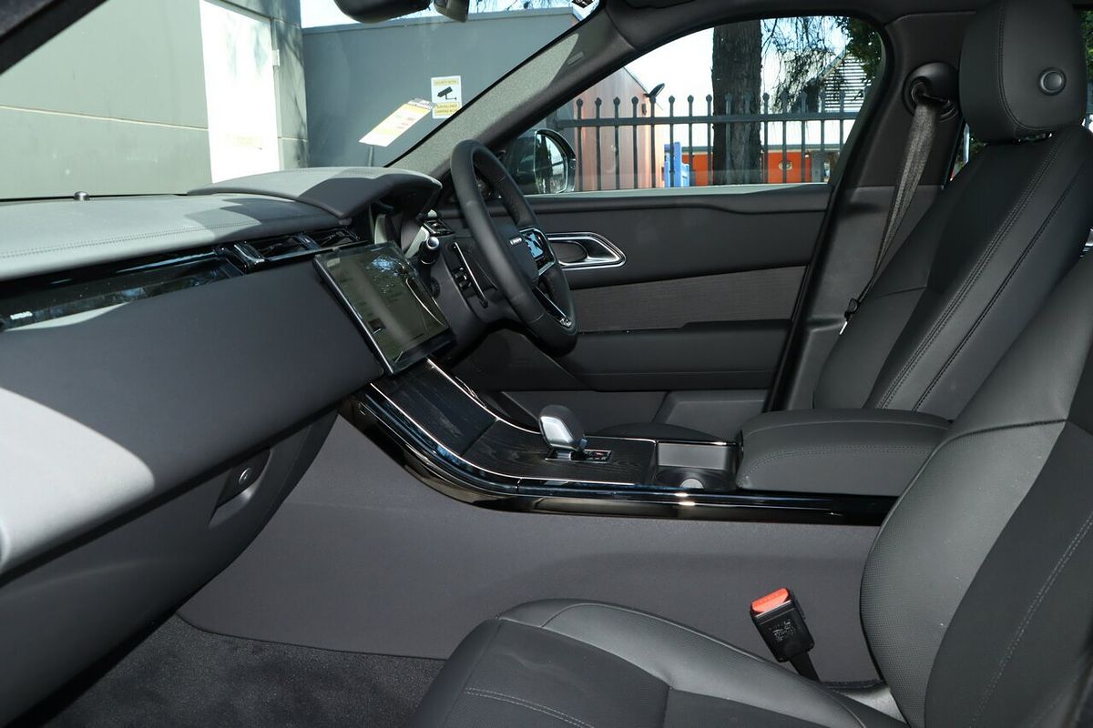 2025 Land Rover Range Rover Velar P250 Dynamic SE L560