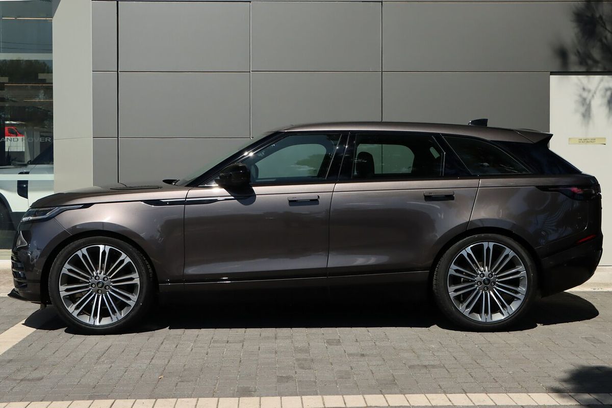 2025 Land Rover Range Rover Velar P250 Dynamic SE L560