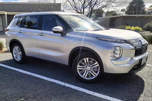 2022 Mitsubishi Outlander ES ZM