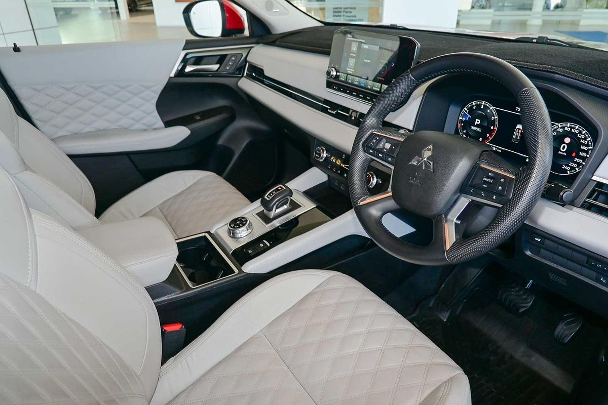 2022 Mitsubishi Outlander Exceed ZM