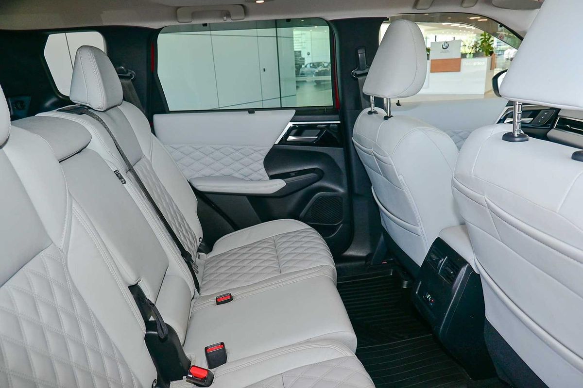 2022 Mitsubishi Outlander Exceed ZM