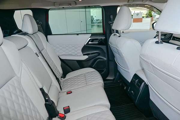 2022 Mitsubishi Outlander Exceed ZM