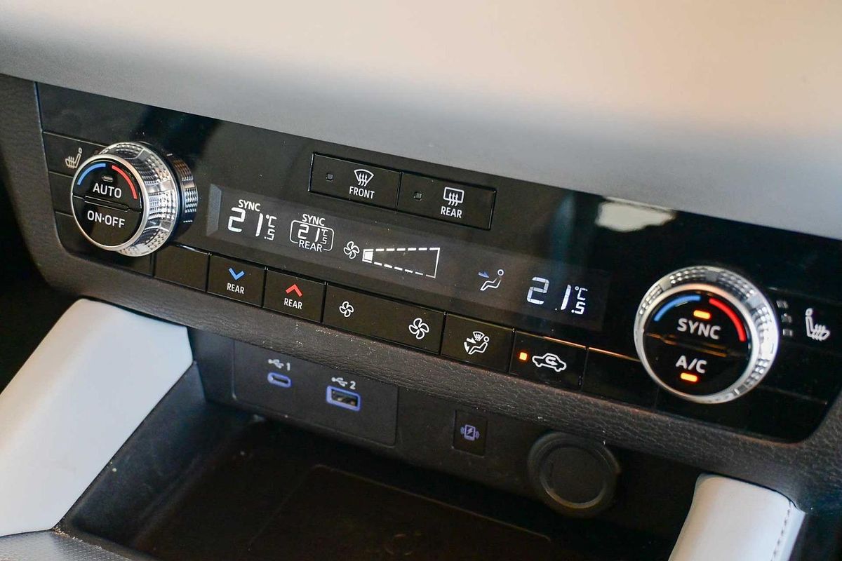 2022 Mitsubishi Outlander Exceed ZM