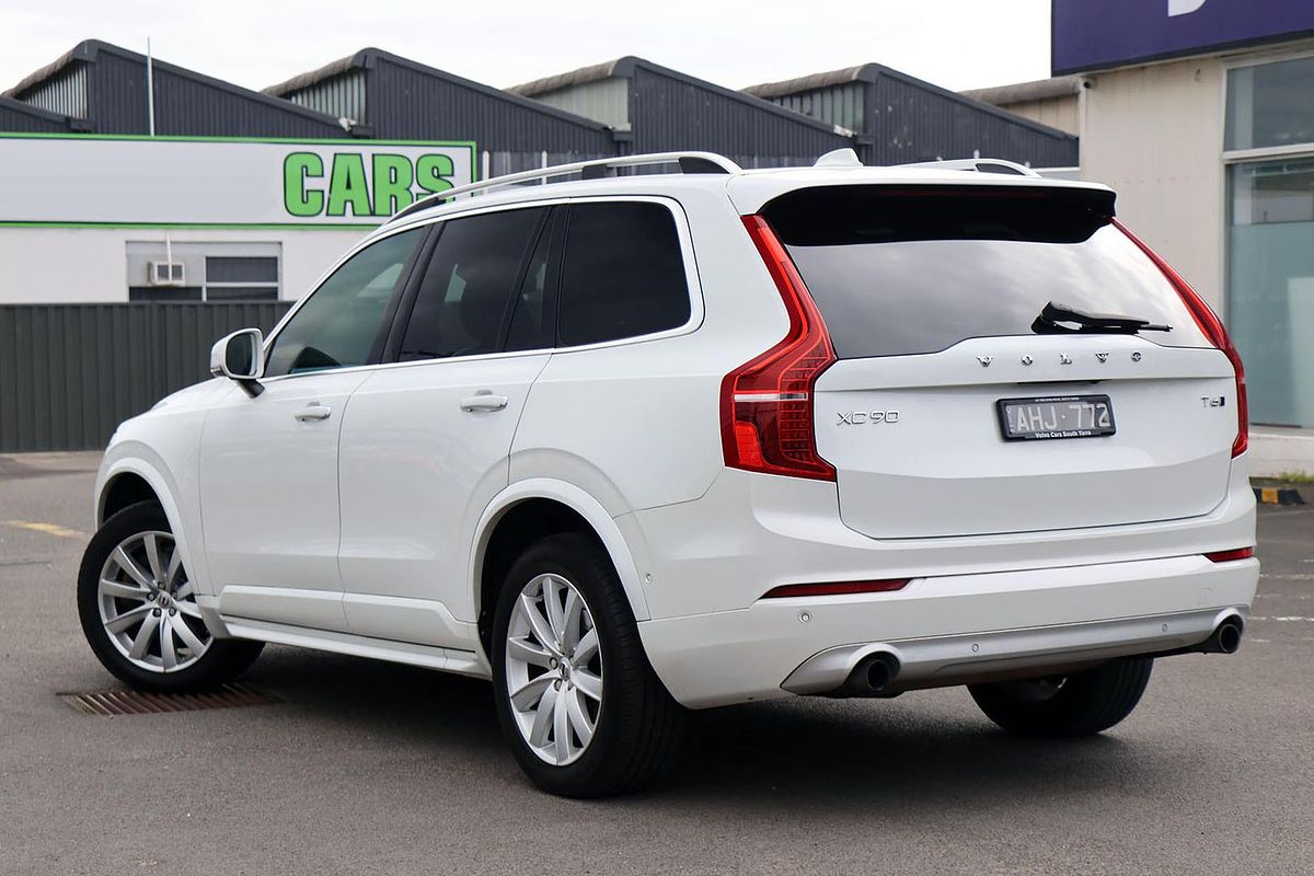 2015 Volvo XC90 T6 Momentum