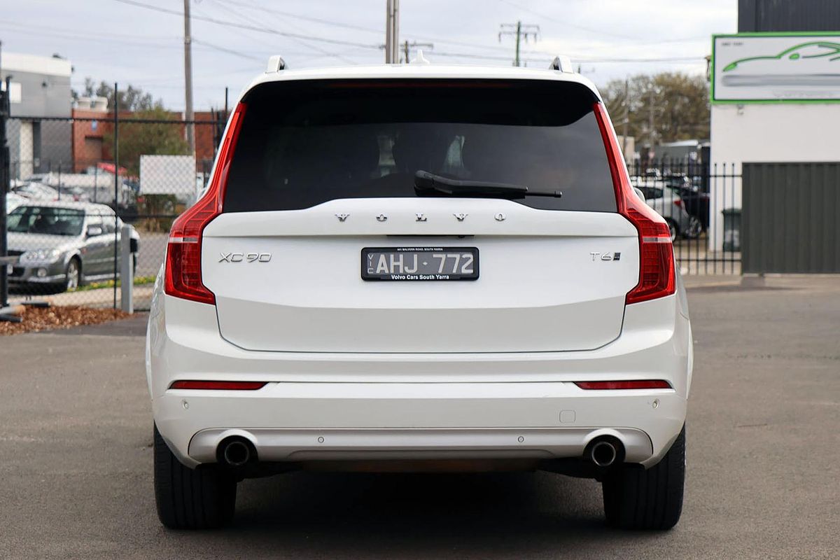 2015 Volvo XC90 T6 Momentum