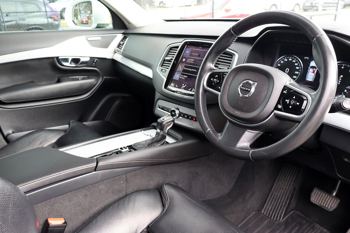 2015 Volvo XC90 T6 Momentum