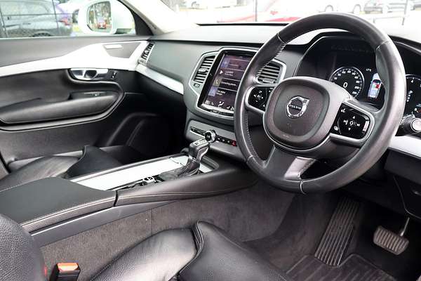 2015 Volvo XC90 T6 Momentum