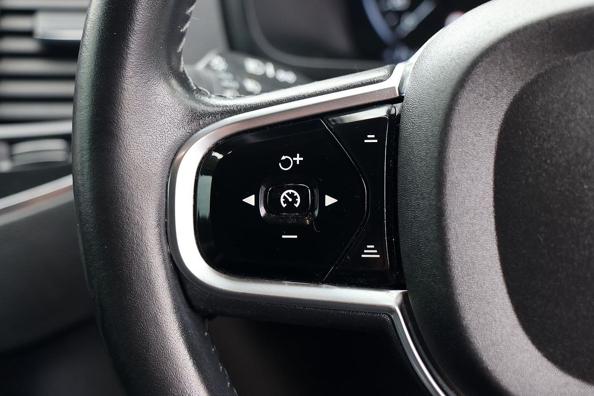 2015 Volvo XC90 T6 Momentum