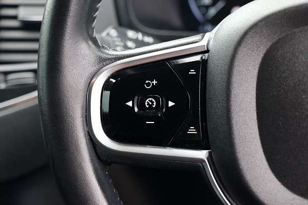 2015 Volvo XC90 T6 Momentum