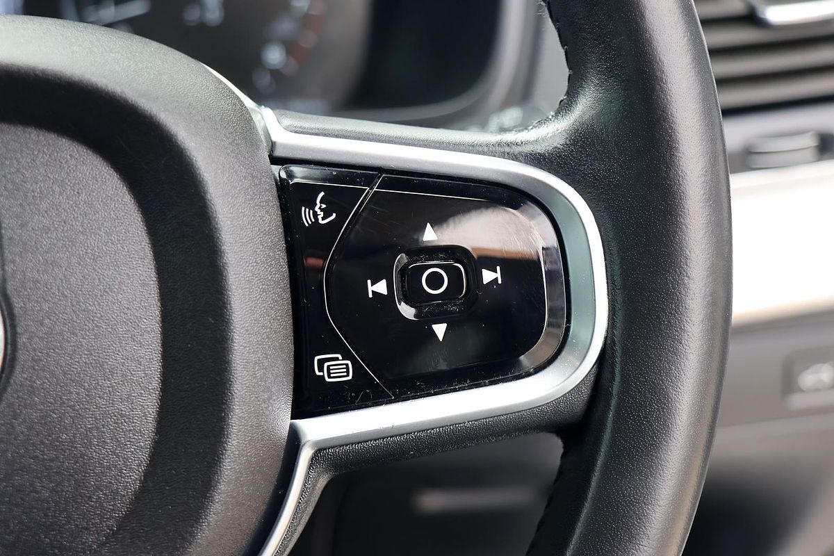 2015 Volvo XC90 T6 Momentum