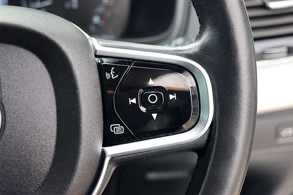 2015 Volvo XC90 T6 Momentum