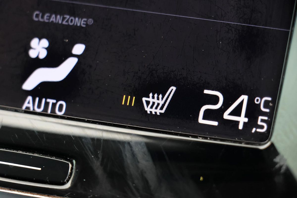 2015 Volvo XC90 T6 Momentum