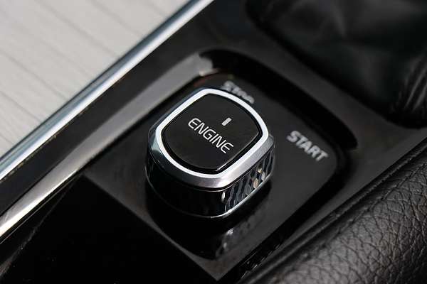 2015 Volvo XC90 T6 Momentum