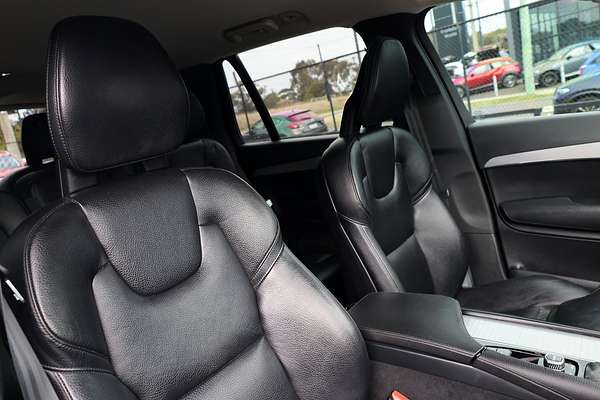 2015 Volvo XC90 T6 Momentum