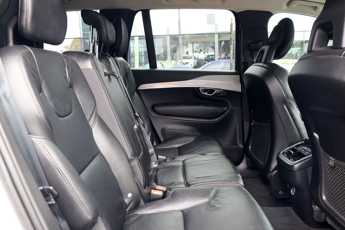 2015 Volvo XC90 T6 Momentum