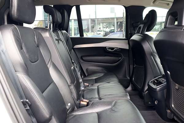 2015 Volvo XC90 T6 Momentum