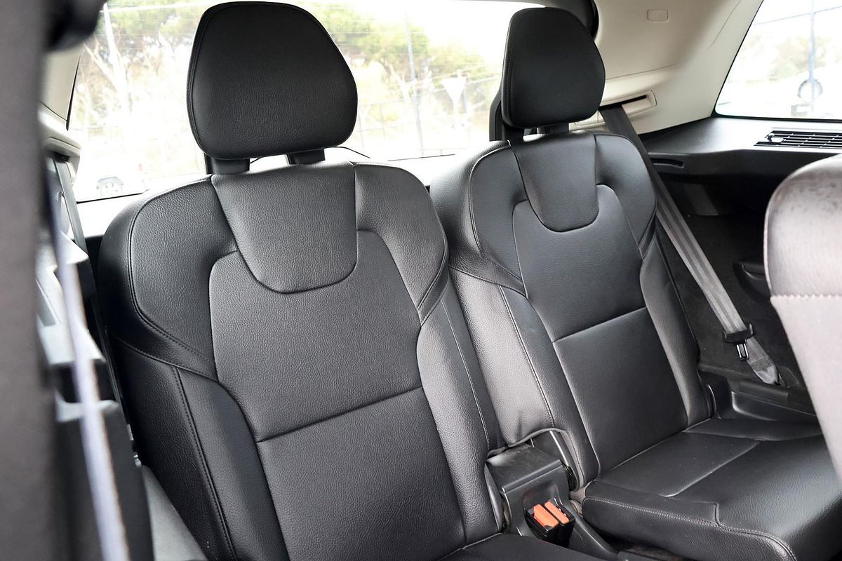 2015 Volvo XC90 T6 Momentum