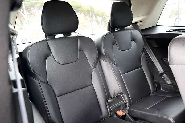 2015 Volvo XC90 T6 Momentum