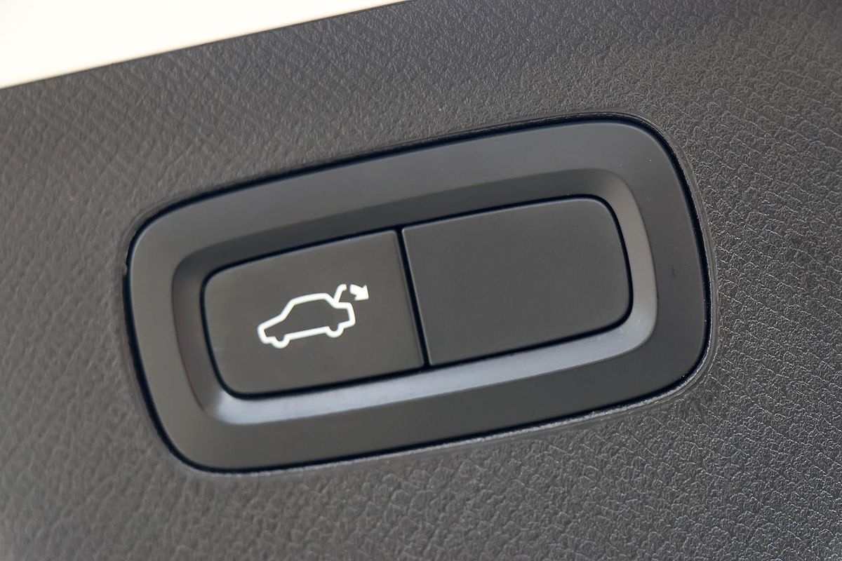 2015 Volvo XC90 T6 Momentum