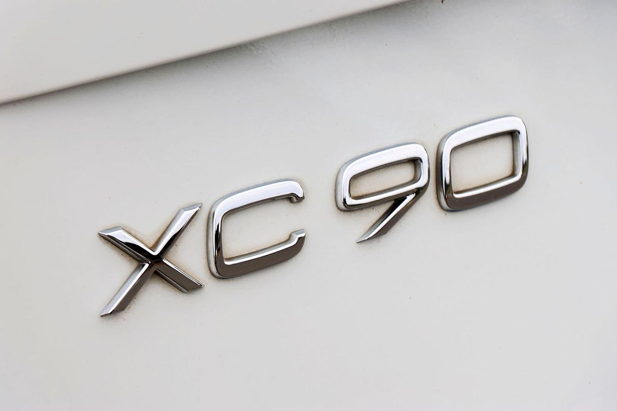 2015 Volvo XC90 T6 Momentum