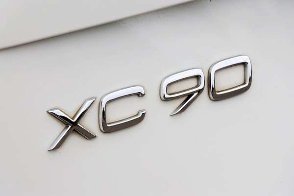 2015 Volvo XC90 T6 Momentum