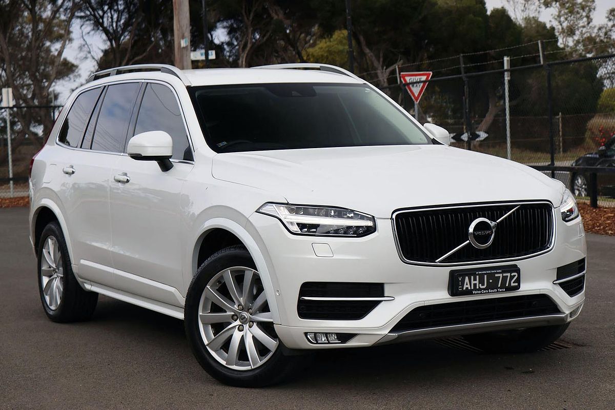 2015 Volvo XC90 T6 Momentum
