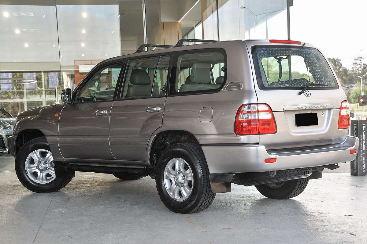 2005 Toyota Landcruiser Sahara UZJ100R
