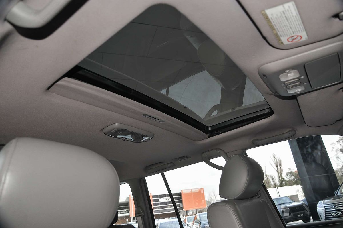 2005 Toyota Landcruiser Sahara UZJ100R