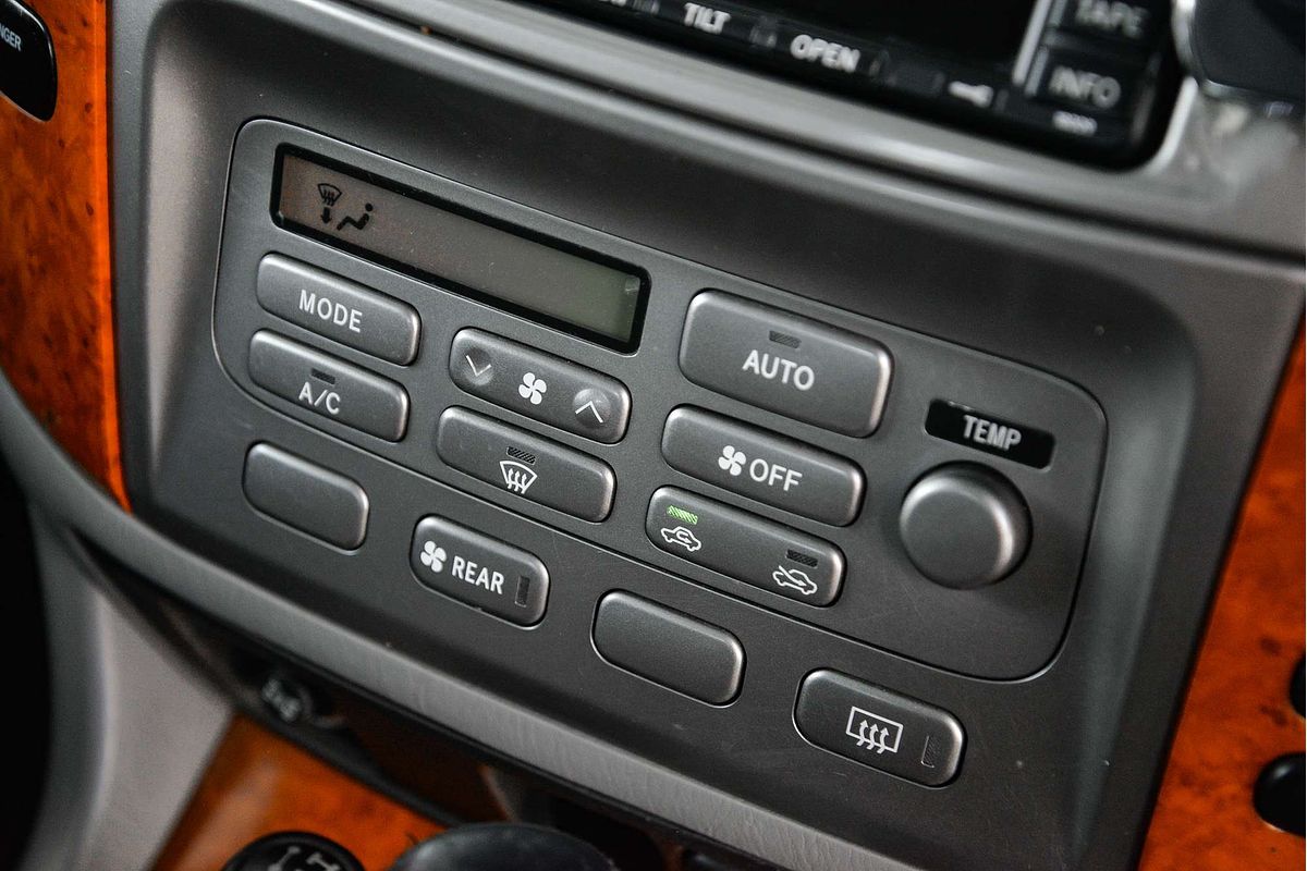 2005 Toyota Landcruiser Sahara UZJ100R